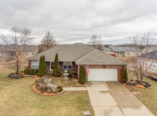 367 Sleeping Indian Dr, Freeburg, IL
