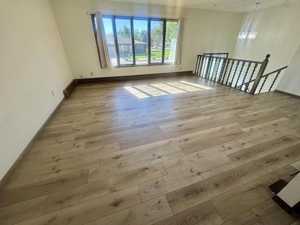 224 W Reno Ave