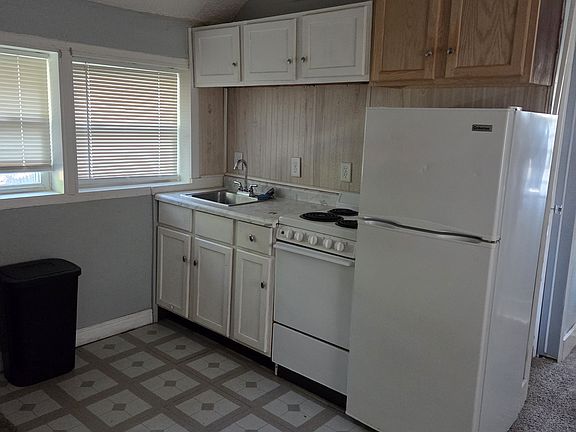 4th image of 211 W High St