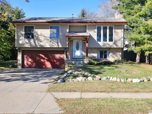 8212 Bondesson St, Omaha, NE 68122