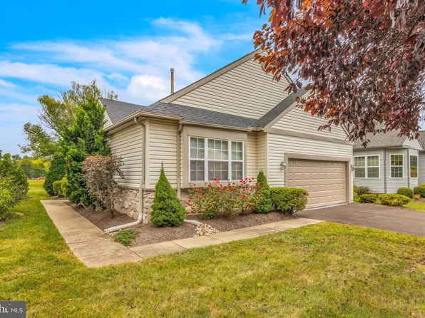 17 Sand Trap Dr, Royersford, PA 19468