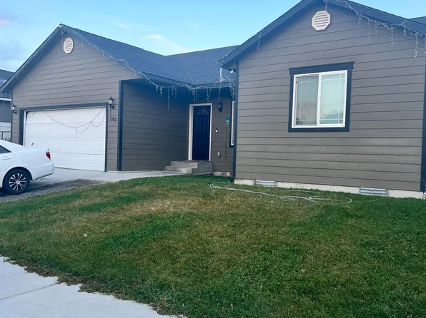 1702 Canadienne St, Sunnyside, WA 98944