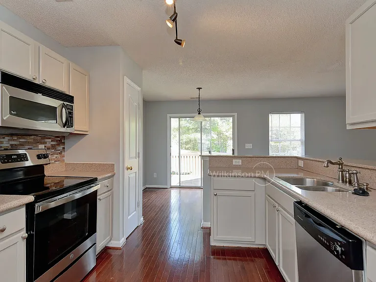 10420 Yellow Rose Ln — Photo 16