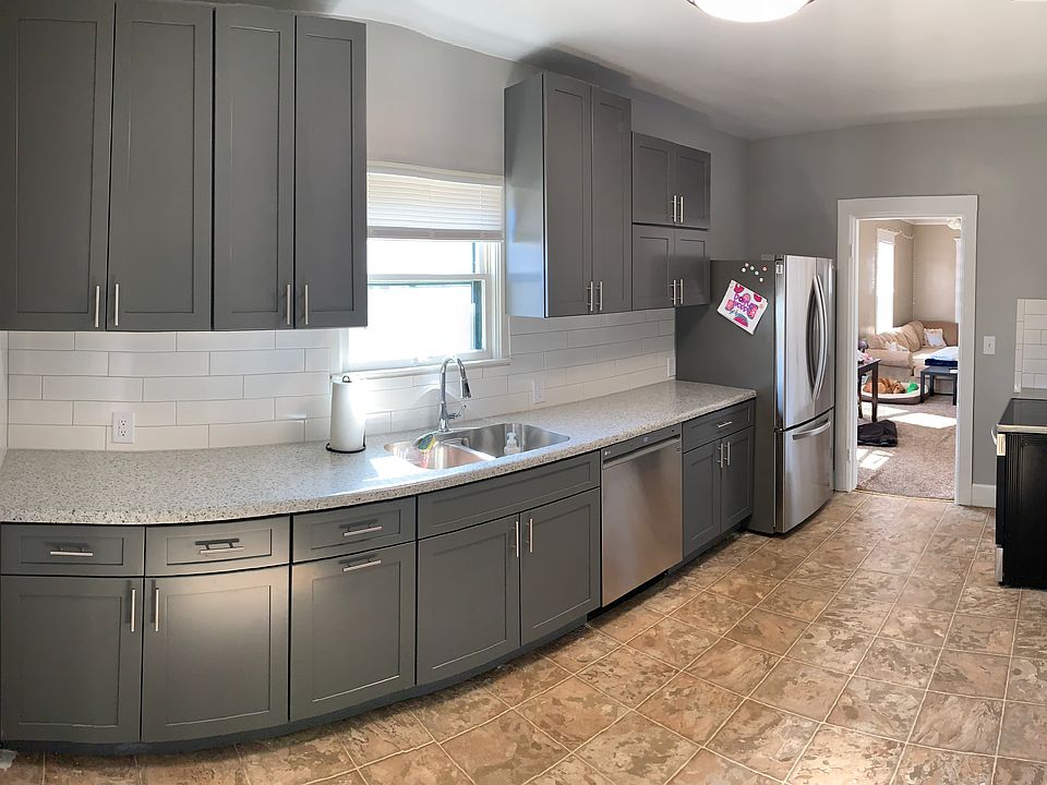 2nd image of 528 Harriet St