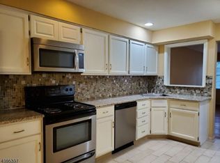 94 N Edgewood Rd, Bedminster, NJ 07921