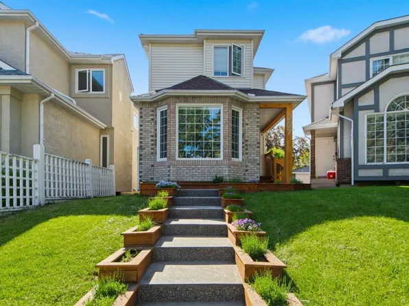 227 W Coachway Rd SW, Calgary, AB T3H 1B2