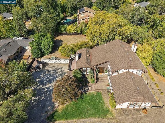 4th image of 945 Stow Ln