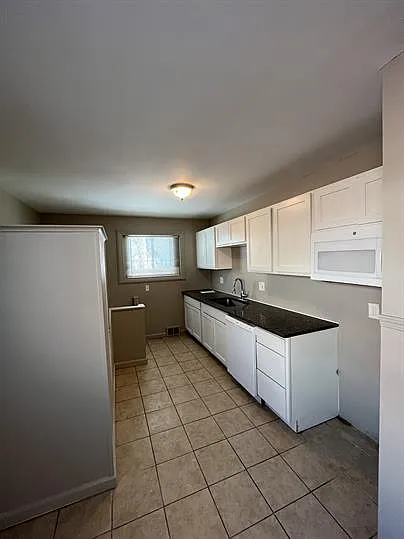 3 bed, 966 sqft, $1,500 — Photo 3