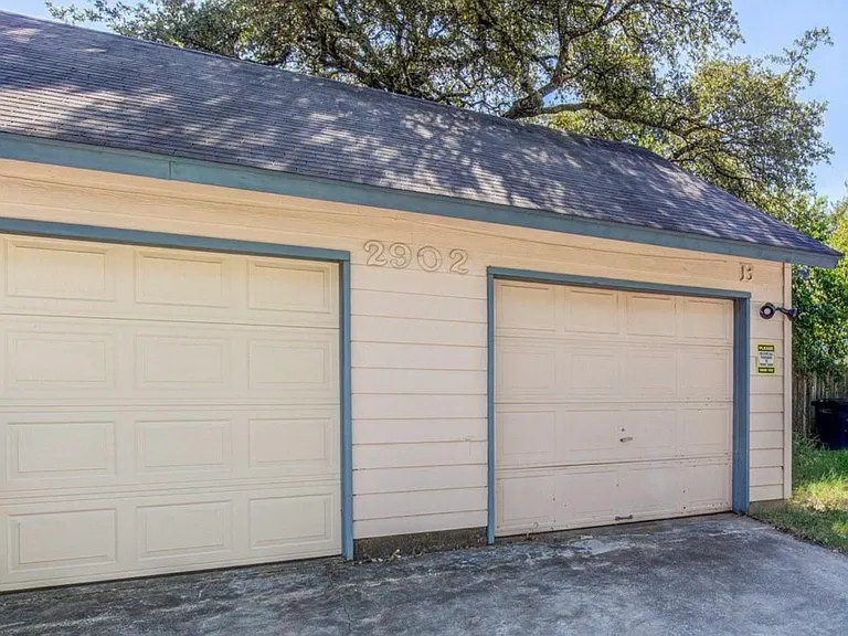 Detached garage