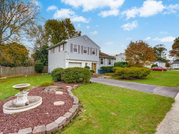 812 Waksman Pl, North Brunswick, NJ 08902