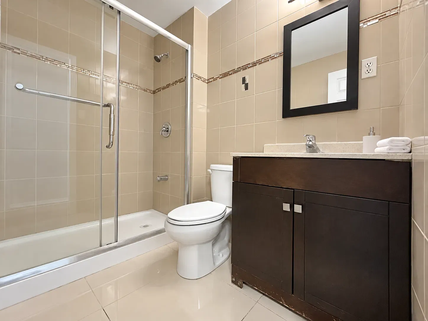2 bed, 900 sqft, $2,200 — Photo 3