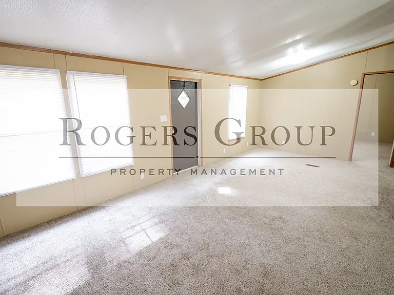 671 Regina Ln — Photo 7