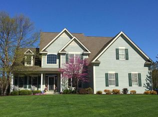 534 Pheasant Ridge Ln, Fontana, WI 53125