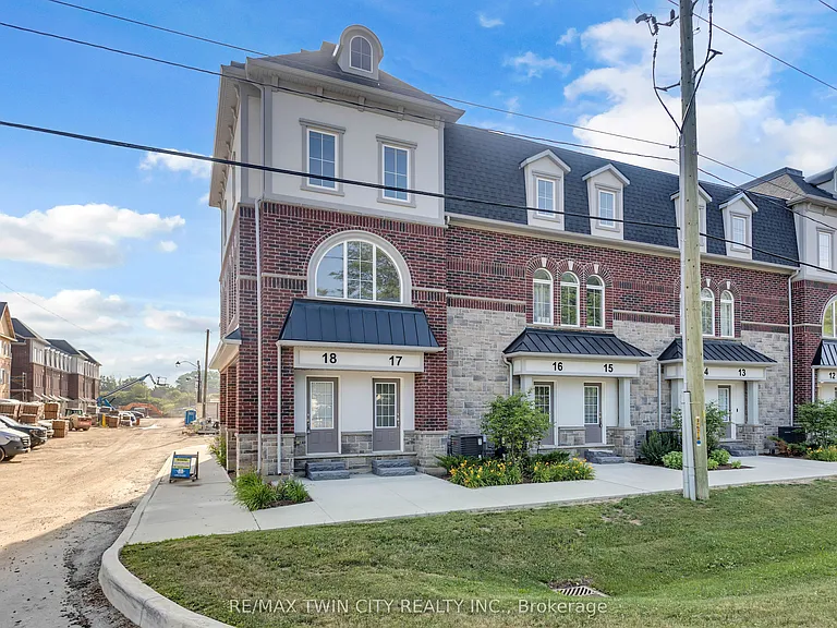 677 Park Rd N #17 — Photo 1
