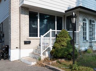 370 Durham Ct, Oshawa, ON L1J 1W9