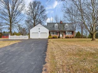 8 Perryville Rd, Pittstown, NJ 08867