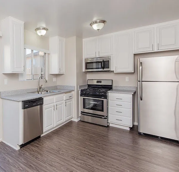 4840 S Rose Ave — Photo 9