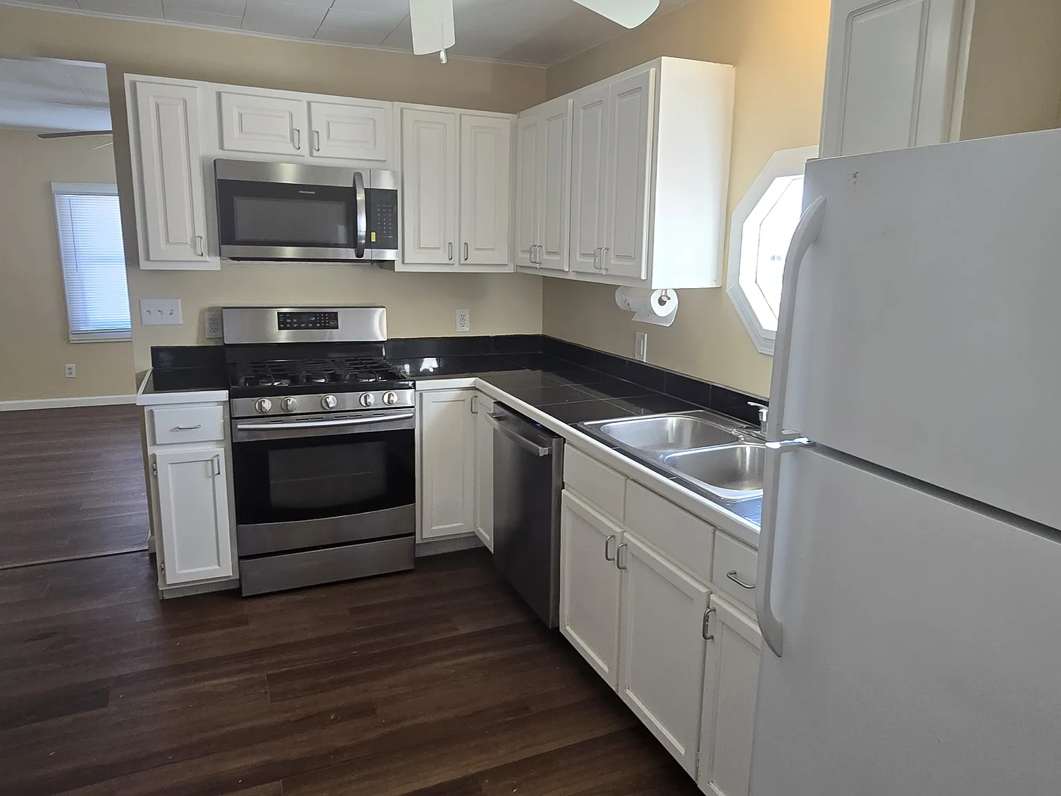 2 bed, 800 sqft, $1,125 — Photo 3