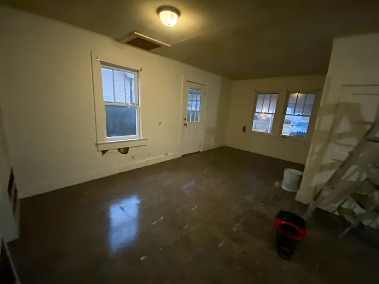 904 Eastland Ave — Photo 5