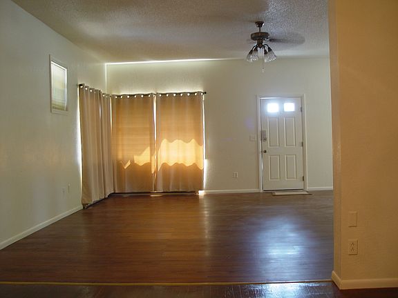 4th image of 145 Avenue E