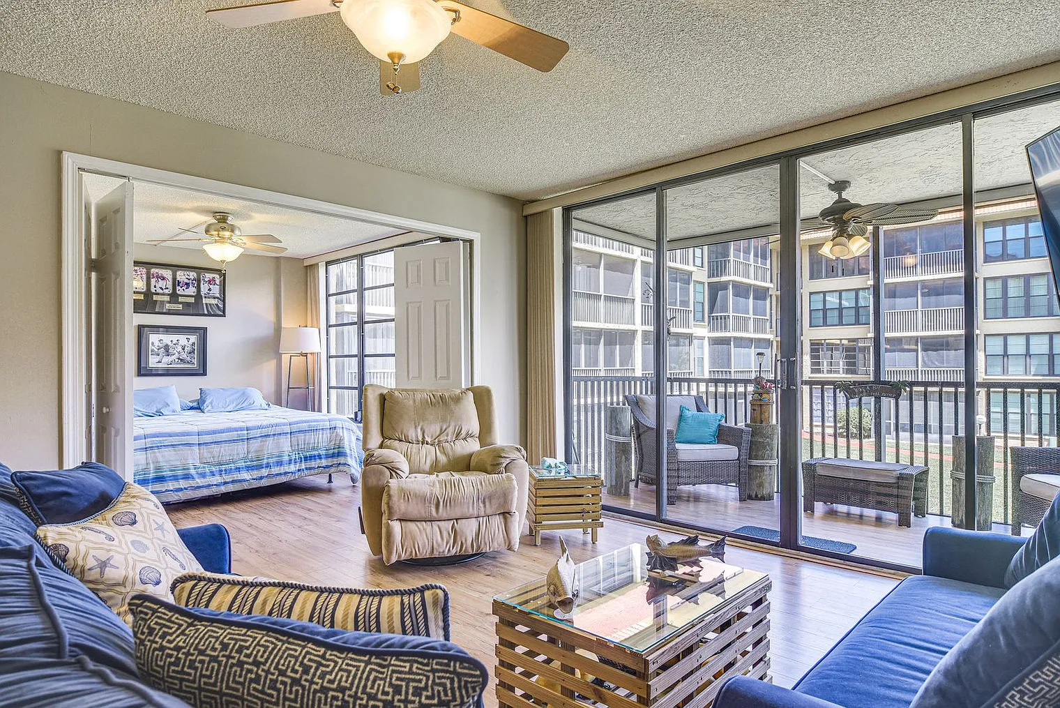 2 bed, 2.0 bath, 968 sqft, $2,715 — Photo 3