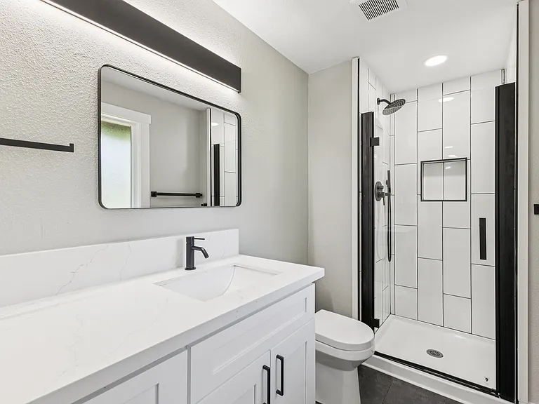 1079 Westwood Dr — Photo 13