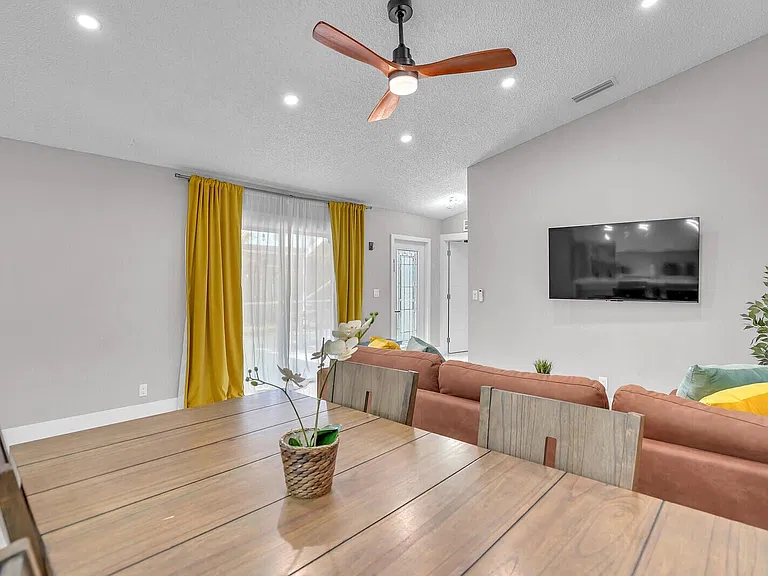 1329 Periwinkle Pl — Photo 4