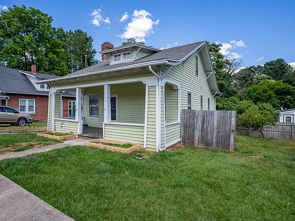 3rd image of 213 Parkwood Dr