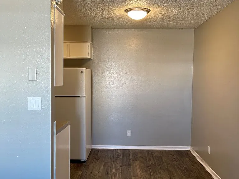 Bryant Grove Apartments — Photo 37