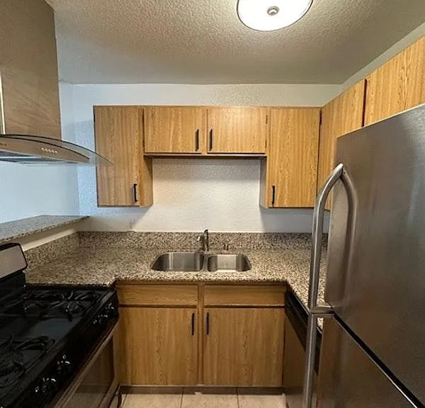 10323 Woodbine — Photo 1