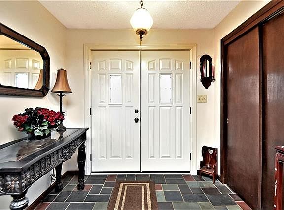 4th image of 272 Hoover Ave
