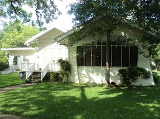 211 Coke St, Yoakum, TX 77995