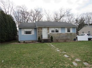 138 Edmond Dr, Warwick, RI 02886