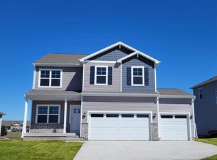2891 Meadow Ct, Hiawatha, IA 52233