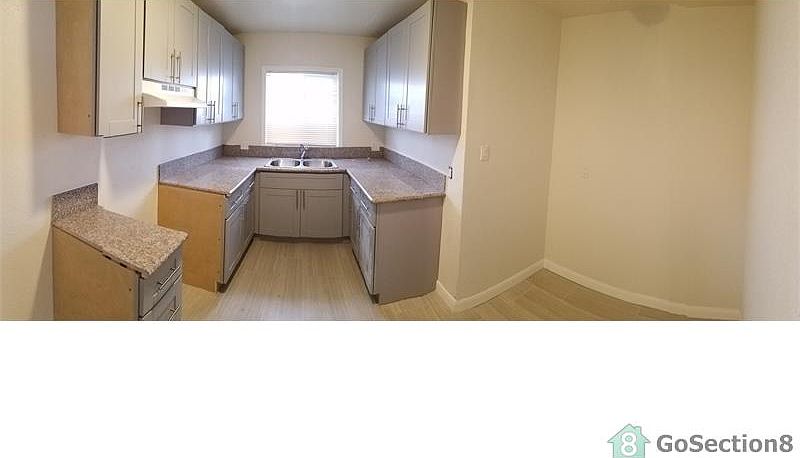 2nd image of 251 W 41st Pl
