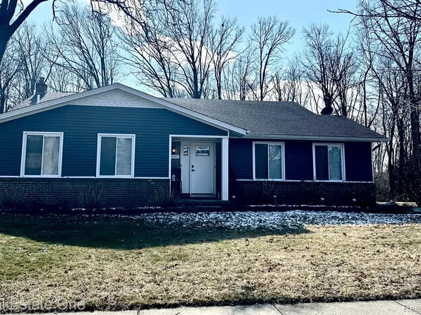1440 Madison Dr, Troy, MI 48083