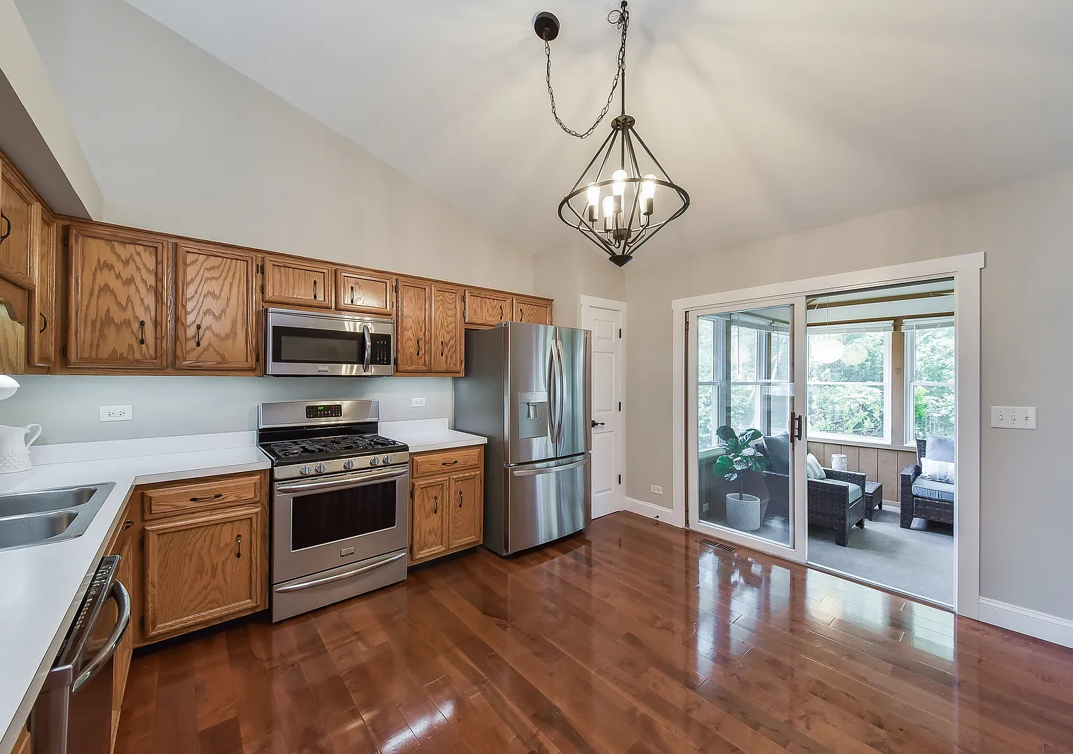 3 bed, 2.5 bath, 1412 sqft, $3,750 — Photo 4