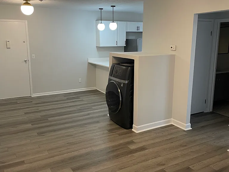 Ranchvale Apartments — Photo 17