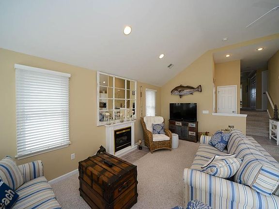 5th image of 1534 Asbury Ave #B