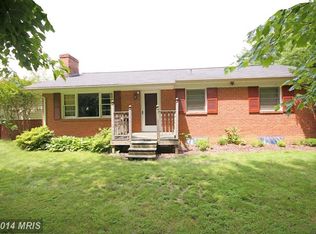 1 Cinnamon Fern Rd, Round Hill, VA 20141