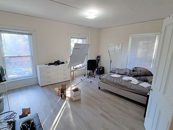 3rd image of 510 E Seneca St APT 4