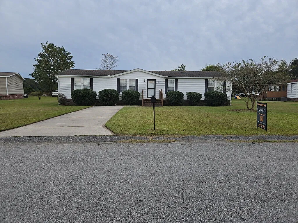 3 bed, 2.0 bath, $1,600 — Photo 1