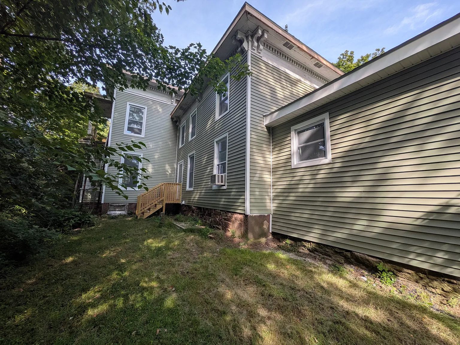 2 bed, 1.5 bath, 1100 sqft, $1,900 — Photo 2