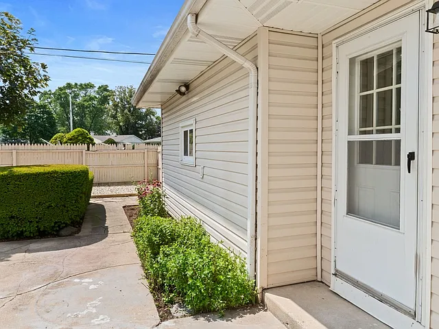 329 Marion Ct — Photo 35