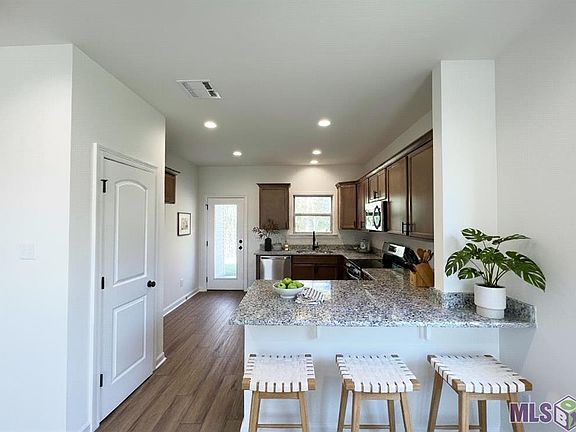3rd image of 3737 Retreat Dr