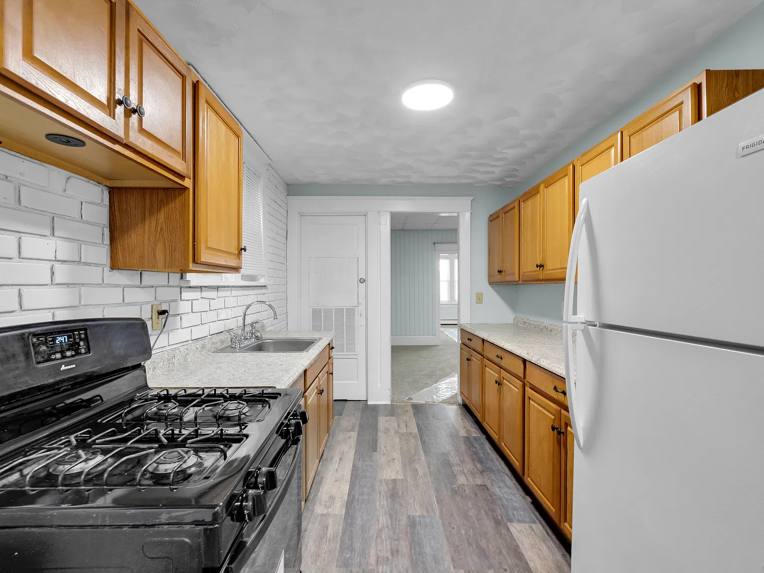 1 bed, 650 sqft, $1,300 — Photo 3