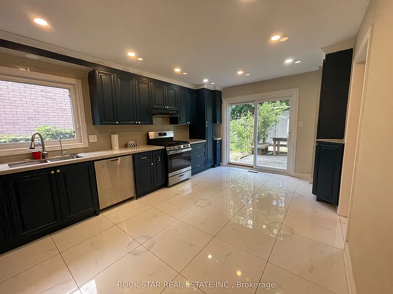 106 Milbourne Cres — Photo 10