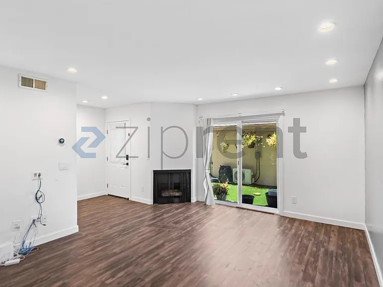 11030 Firethorne Dr — Photo 6