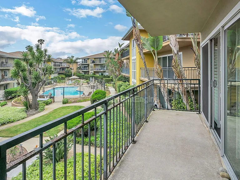 5357 La Jolla Blvd — Photo 17