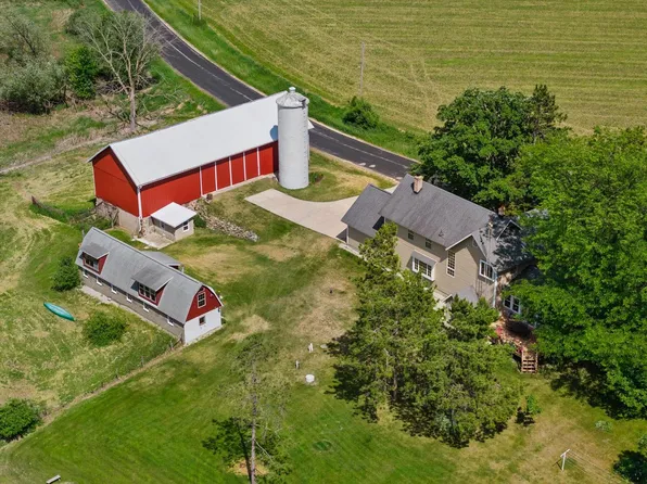 N9523 North River ROAD, Ixonia, WI 53036